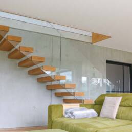 Der Traum vom Bauhaus - Sofa und Treppe